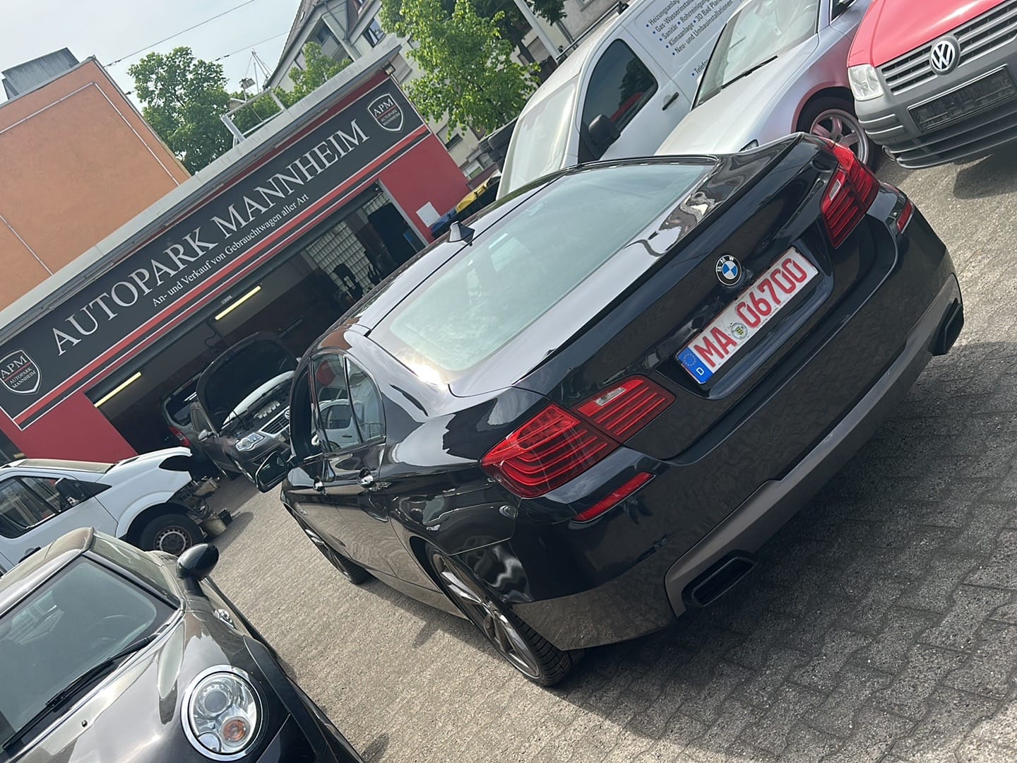 Vor der Werkstatt – Autopark Mannheim